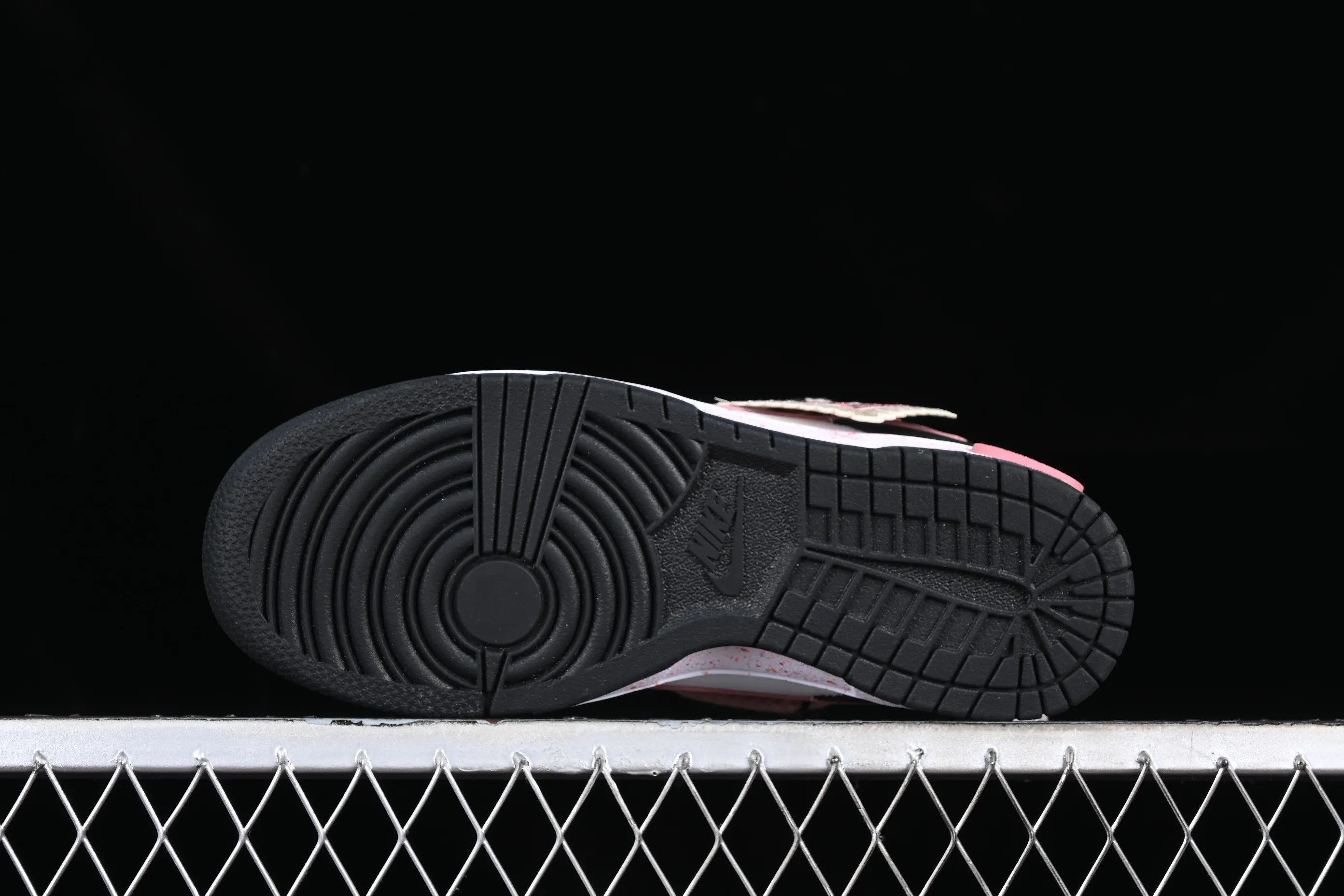 All Categories Nk SB Dunk Series Nk SB Dunk Low Low-top Sneakers Nk Dunk Low "Multi-Color Swoosh" Rose Heart Soft Mist Pink Cloth Patch SB Strap Low-top Casual Sneakers FD4623-131
